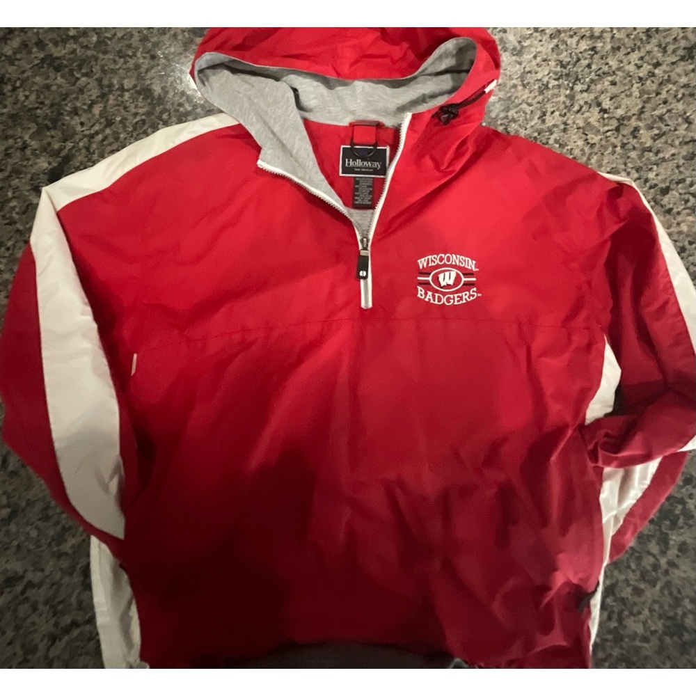 Wisconsin Badger hooded pullover men’s size medium